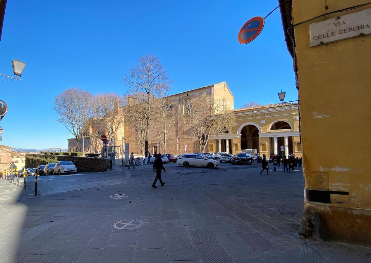 Violante House-Appartamento In Centro Storico Siena Exterior foto