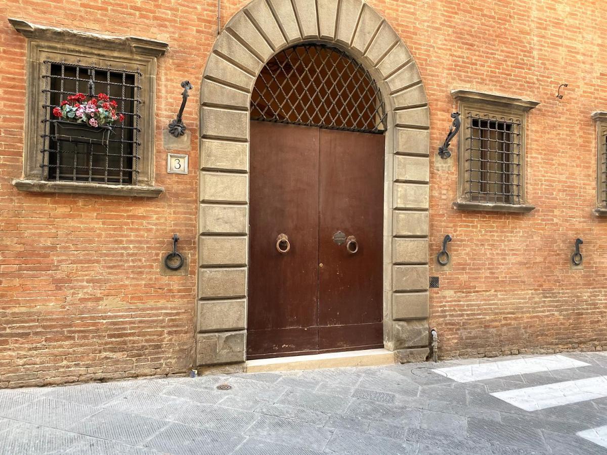 Violante House-Appartamento In Centro Storico Siena Exterior foto