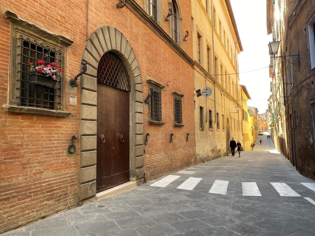 Violante House-Appartamento In Centro Storico Siena Exterior foto